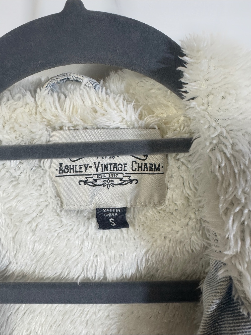 Ashley By 26 International Light Wash Denim Jacket with Cream Sherpa Lining - Picture 2 of 9